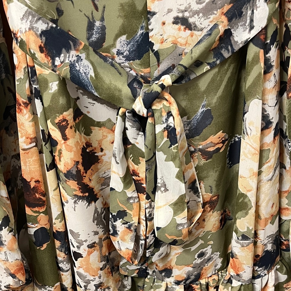 Betsey Johnson Bell Sleeve Floral Dress - Picture 10 of 10